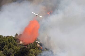 El incendio de La Vall d’Uixó (Castellón) está “fuera de la capacidad de extinción” y obliga a evacuar a 15.000 personas de 16 municipios