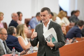 Maíllo urge a la elección de candidato y marca electoral para las generales y rechaza la ‘vía Rufián’