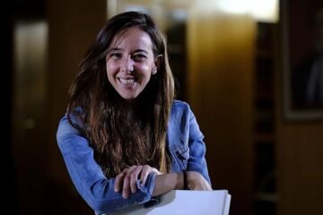 El Gobierno inicia el trámite para inhabilitar a la eléctrica Holaluz y traspasar sus clientes a otra compañía
