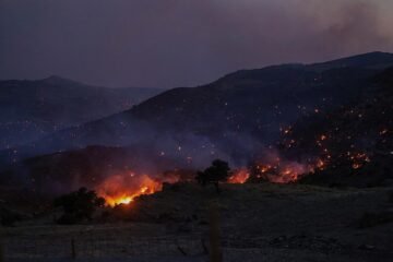 Al menos 8.000 evacuados por los incendios en la isla de Creta