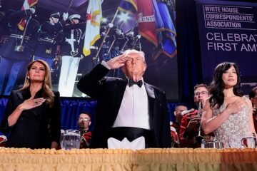Trump vuelve a la cena de corresponsales que fue interrumpida a tiros en abril