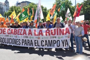 Las organizaciones agrarias mantienen las protestas ante la Junta al no aprobarse apoyos para el sector del cereal
