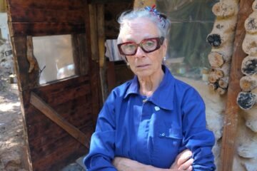 Yaya, 71 años, vive sola en la montaña para no pagar alquiler: “Mi pensión es de 800€, lo gasto en comer”