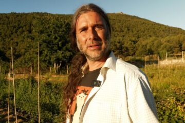 Cristian, 46 años, agricultor en un pueblo de Madrid: «Pagué 38.000 euros por el terreno y rechacé una oferta de 700.000»