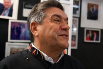 Plácido, dueño de un restaurante: «Necesito cocineros y camareros. Pago 2.000 € al mes pero no encuentro a nadie»