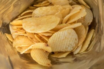 Ya ha entrado en vigor: la UE limitará que las bolsas de patatas y snacks se vendan medio vacías en las tiendas