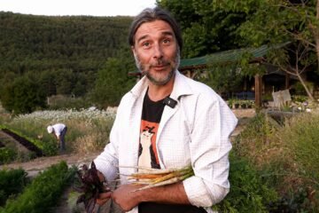 Un agricultor de un pueblo de España: «Un amigo me llegó a ofrecer 700.000 euros por mi finca y le dije que no»