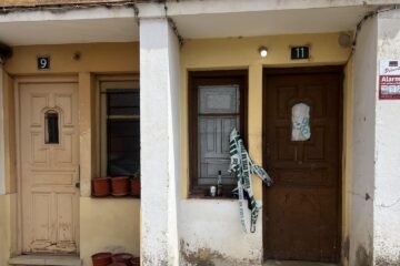 Hallan muertos a dos hombres en plena calle de Veguellina de Órbigo: eran amigos y no se aprecian signos de violencia