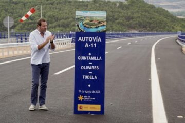 Puente inaugura dos tramos de la A-11 y anuncia que habrá 90 kilómetros abiertos en 2027: «Vertebra el territorio»