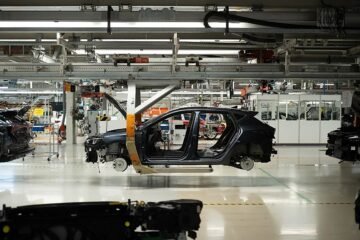 La industria española produce ya un 9% más caro por la guerra de Irán y replica la situación de 2022
