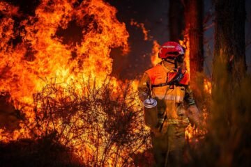 Detenidas más de 400 personas, incluidos 156 menores, por su implicación en algunos de los 14.000 incendios en Francia