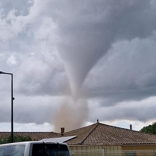Al menos dos desaparecidos bajo los escombros tras el paso de un tornado en el sur de Francia