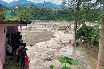 Una fuerte riada causa al menos 95 muertos en Nepal y hay varios centenares de turistas desaparecidos
