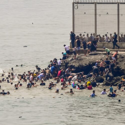 La justicia investiga tres agresiones sexuales cometidas presuntamente por marroquíes llegados a Ceuta en la entrada masiva