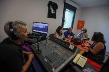 El concejal “aguafiestas” multa a una radio de barrio para forzar su desalojo