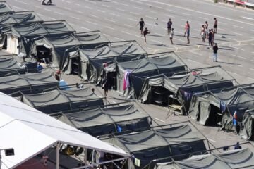 Última hora de la entrada de inmigrantes a Ceuta, en directo | Bolaños, Torres y García comparecen en el Congreso tras una noche de tensión en Ceuta