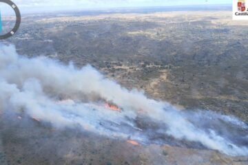 Un incendio provoca el confinamiento de la localidad zamorana de Ricobayo y el corte de dos carreteras