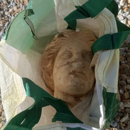 La asombrosa Venus de Alicante: una cabeza de 2.000 años asoma entre piedras, litronas y una bolsa del súper