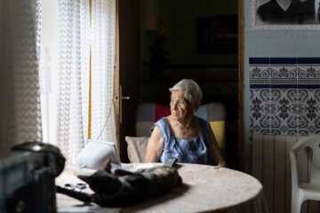 Angelita, desalojada por el incendio en Torre Baró: “Construí mi casa. Si se quema, me muero”