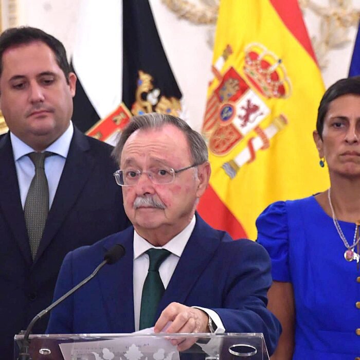Última hora de la entrada de inmigrantes a Ceuta, en directo | El presidente de Ceuta amenaza al Gobierno con acudir al poder judicial si no resuelve la crisis en 30 días