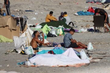 Última hora de la entrada de inmigrantes a Ceuta, en directo | Feijóo reclama a Sánchez decretar el confinamiento en Ceuta por “riesgo sanitario” de sarna y tuberculosis