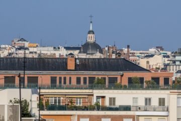 El PSOE pide una reunión extraordinaria de la Asamblea para aclarar la compra del ático