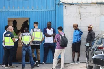 Última hora de la entrada de  inmigrantes a Ceuta, en directo | Page reclama actuar “con toda la fuerza del Estado” ante la “invasión” de Ceuta