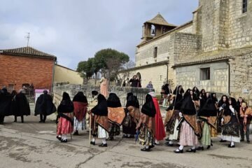 Las águedas de Tiedra aceptan al fin a solteras y divorciadas: “Una cofradía de mujeres no puede quitar a otras mujeres”