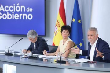 El Gobierno endurece las leyes de extranjería y asilo en línea con el pacto europeo en plena crisis de Ceuta