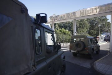 Última hora de la entrada de inmigrantes a Ceuta, en directo | Marruecos se presenta como un socio “fiable y responsable” tras la llegada masiva de inmigrantes a Ceuta