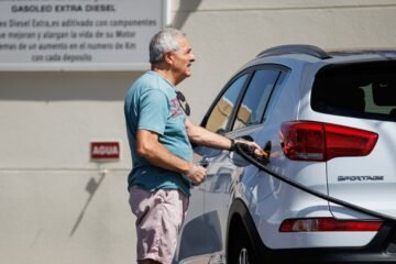 La gasolina vuelve a los precios de marzo tras la subida de impuestos y el repunte de la inflación