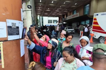 «No queda nada, solo barro»: la desesperada búsqueda de los familiares de los desaparecidos en Nepal
