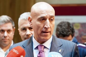 Diez niega movimientos para las primarias y arremete contra Cendón: «Los leoneses saben quién soy yo y quién es el otro»