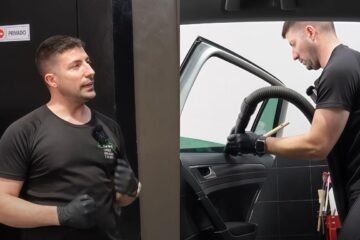 Manuel, propietario de un negocio de lavado de coches: «Limpiando 5 coches al día, facturo hasta 15.000 euros «