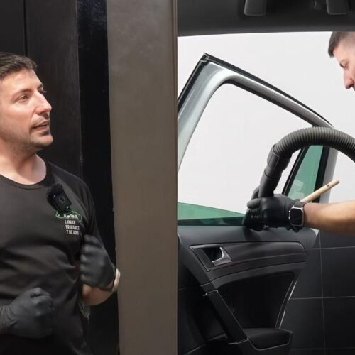 Manuel, propietario de un negocio de lavado de coches: «Limpiando 5 coches al día, facturo hasta 15.000 euros «