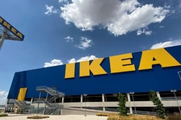 Ha llegado a Ikea la vajilla colorida más elegante y barata del verano: platos desde 2,99 euros