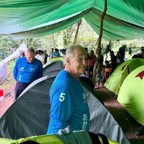 Dentro de las primeras 48 horas del Desafío Santalucía Séniors en la selva de Vietnam: «No te regala un metro; es agotadora»