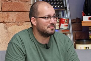 Diego, albañil: «Los jóvenes prefieren estar fresquitos en un almacén que hacerse peones, estar al sol y partirse el lomo»
