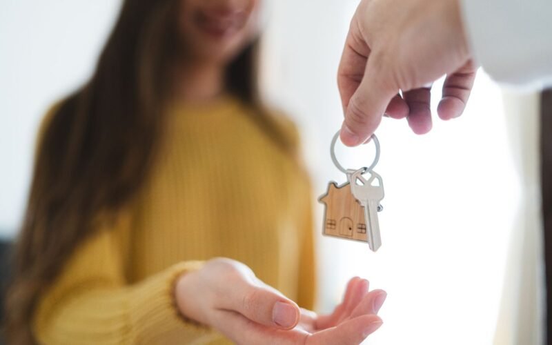 Los inquilinos pueden quedarse en su vivienda aunque el casero no desee renovar el contrato de alquiler, según la LAU