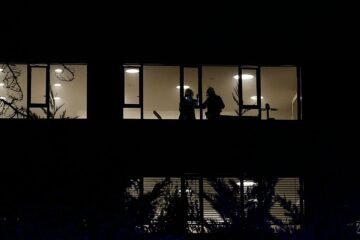 Al menos un muerto, 18 heridos y 50 reubicados tras el incendio de una residencia de Pamplona
