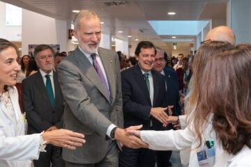 Mañueco presenta a Felipe VI el renovado hospital de Santa Bárbara de Soria: «Es uno de los mejores de España»