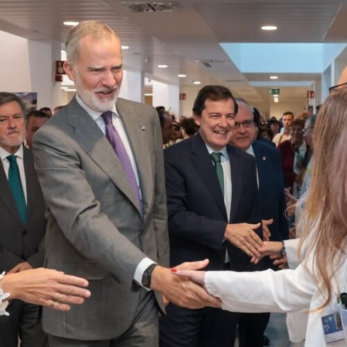 Mañueco presenta a Felipe VI el renovado hospital de Santa Bárbara de Soria: «Es uno de los mejores de España»
