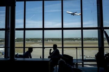Al menos 625 vuelos cancelados en Reino Unido por un fallo técnico en el control del tráfico aéreo