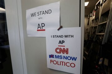 Un juez ordena a la Administración Trump restablecer el acceso de CNN, MSNBC y Politico a la Casa Blanca