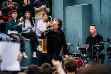 U2 sorprende en Dublín con una noche de conciertos en los lugares donde dio sus primeros pasos, hace ahora 50 años