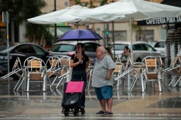 Un frente tumba hoy las temperaturas 10 grados y deja lluvias “muy adversas” en el área mediterránea