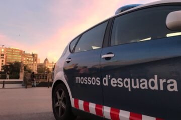Detenida una adolescente de 14 años por amenazas de muerte a alumnos de una escuela de Barcelona