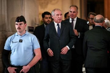 Vuelven a juzgar al ex primer ministro francés Bayrou por la malversación de 300.000 euros del Parlamento Europeo