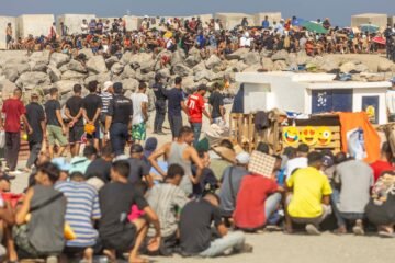 Última hora de la entrada de inmigrantes a Ceuta, en directo | El PP tacha de “delirante” la comparecencia de Sánchez y reclama más policía y presencia militar
