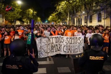Junts regresa a la negociación con el Gobierno para aprobar este martes un decreto que evite desahucios como el de Maricarmen
